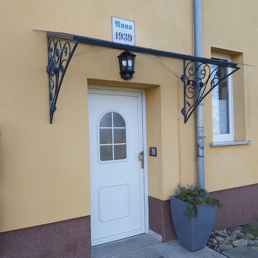 Gelbes Haus Seenland Ferienwohnungen Xl Elsterheide Bagian luar foto