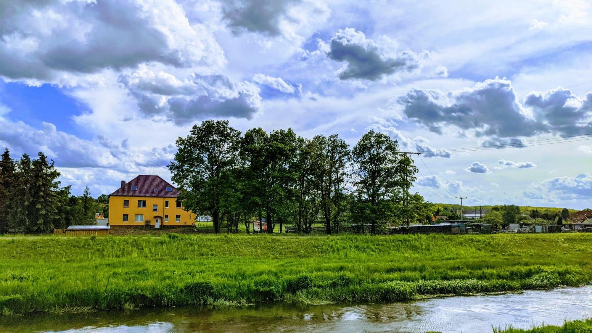 Gelbes Haus Seenland Ferienwohnungen Xl Elsterheide Bagian luar foto